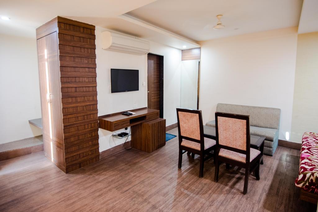Hotel Crown Palace Bhopal Exterior foto